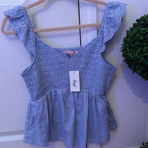 Macy's Tops - Cute periwinkle frilly top😍💜